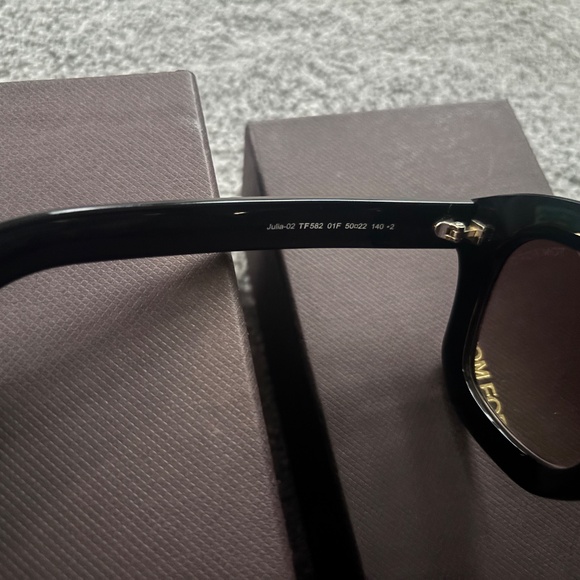 (Only Worn 1 Time) Tom Ford (Julia Style) Sunglasses, Gradient Lens,